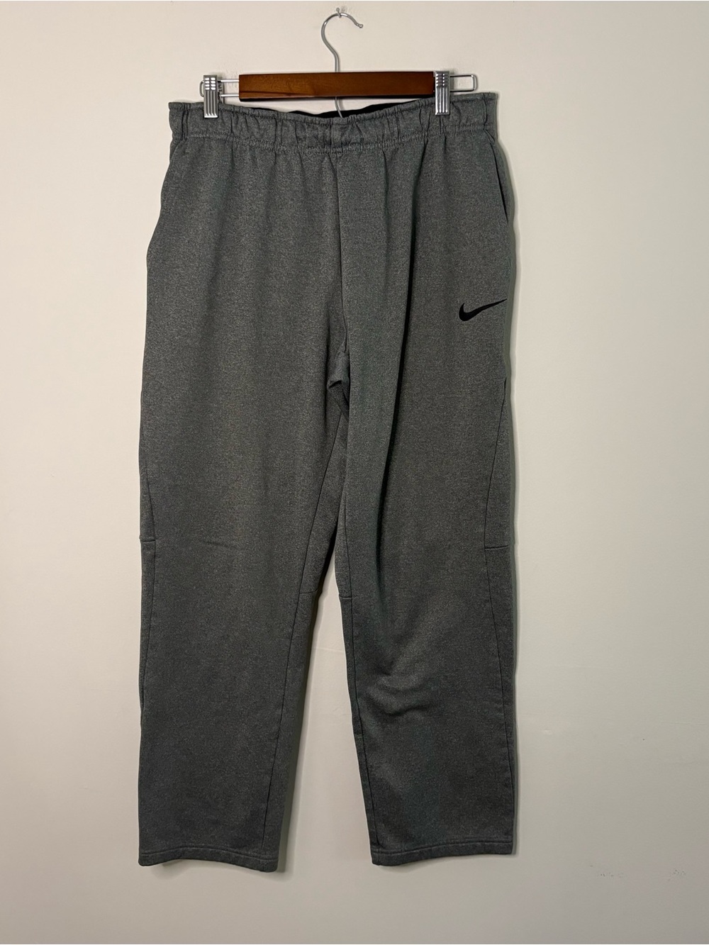 Nike Dri Fit Men’s Large Grey Sweatpants Pockets Leisure Fall Warm performance